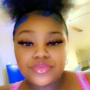 Meet your Posher, Mia